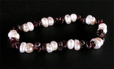 Garnet & Freshwater Pearls Gemstone Bracelet